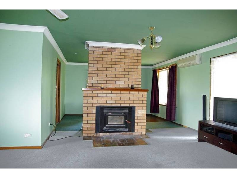 10 Bourke Street, Blandford NSW 2338