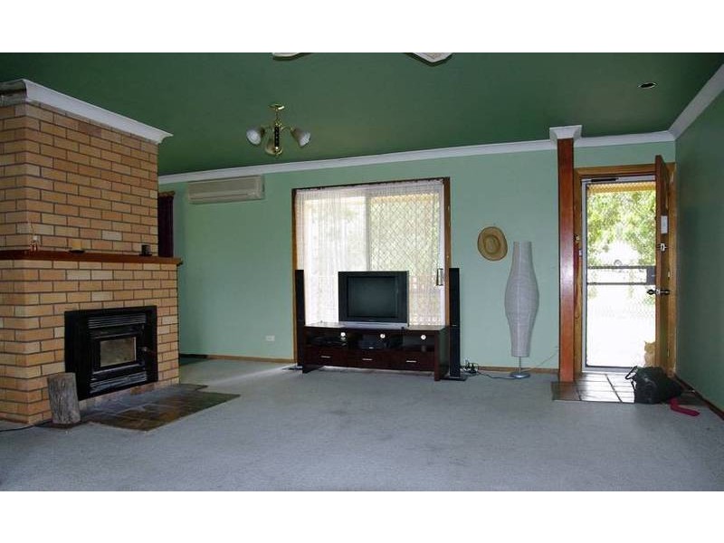 10 Bourke Street, Blandford NSW 2338