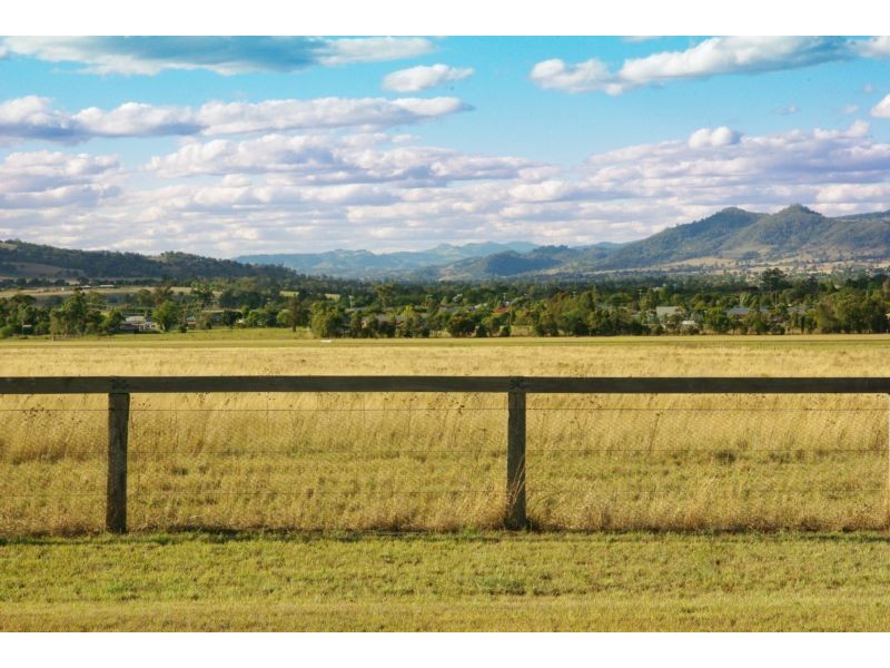 10 Kingfisher Crescent, Scone NSW 2337