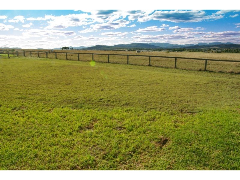 10 Kingfisher Crescent, Scone NSW 2337