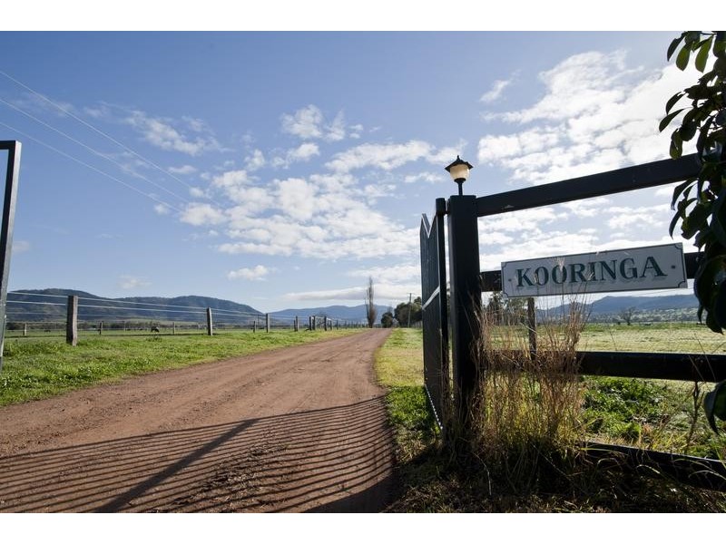 . Segenhoe Valley via, Scone NSW 2337