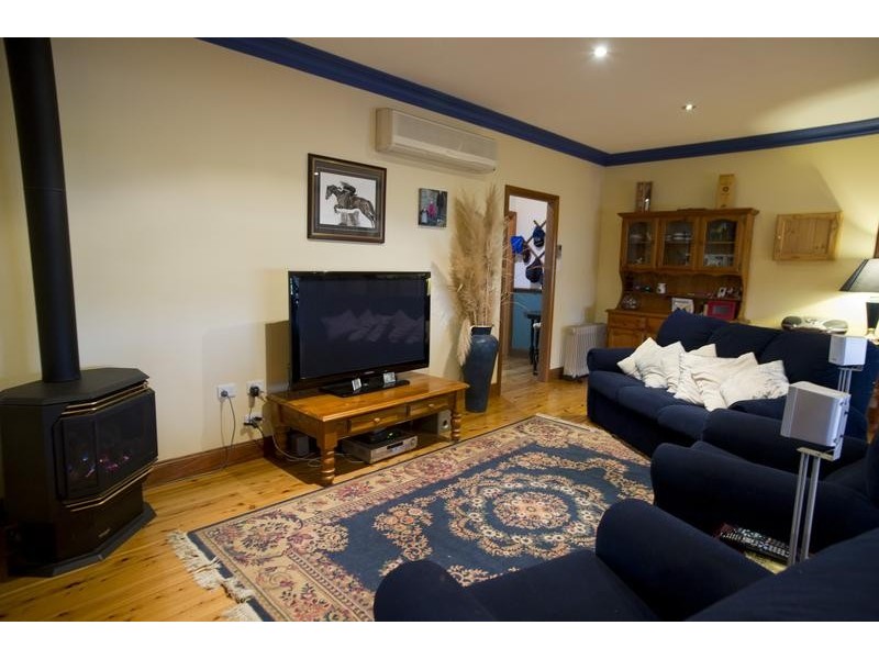 . Segenhoe Valley via, Scone NSW 2337