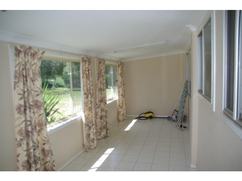 4 Maule St, Wingen NSW 2337