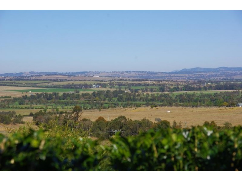 2 Cavalry Row, Scone NSW 2337