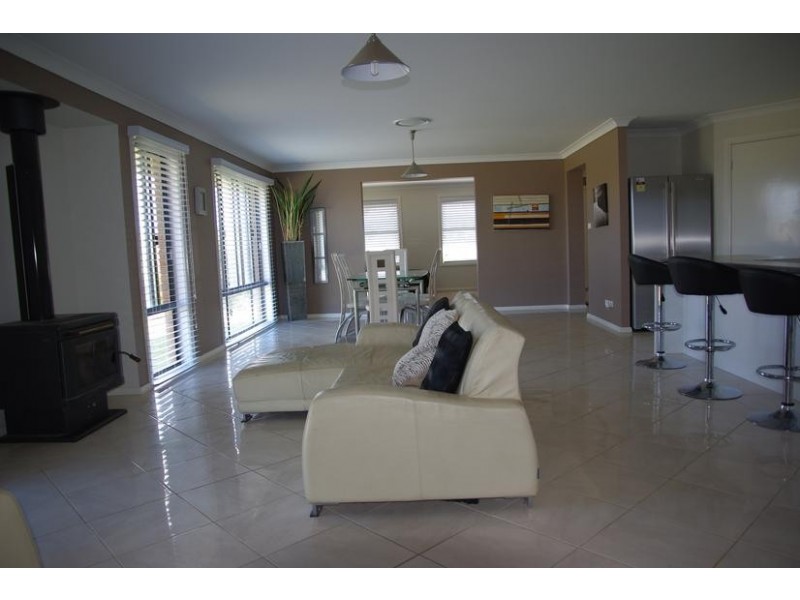 2 Cavalry Row, Scone NSW 2337