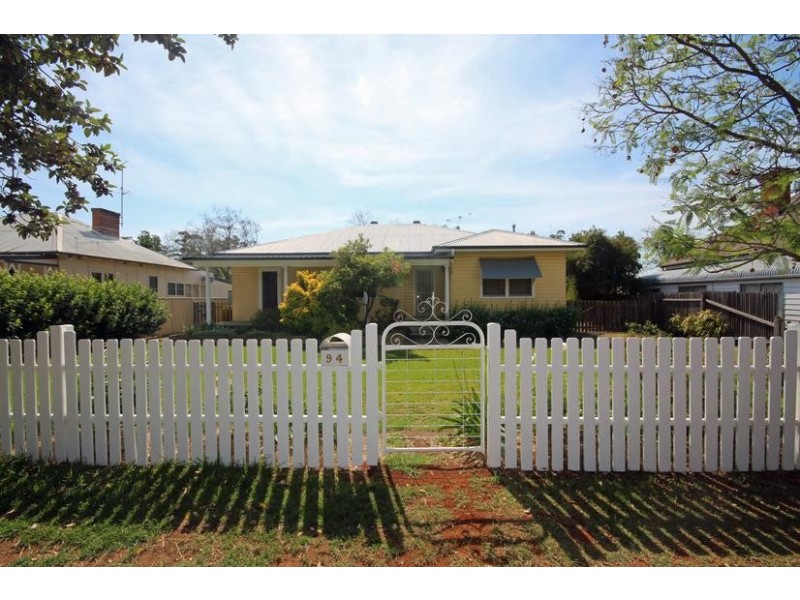 94 Waverley Street, Scone NSW 2337