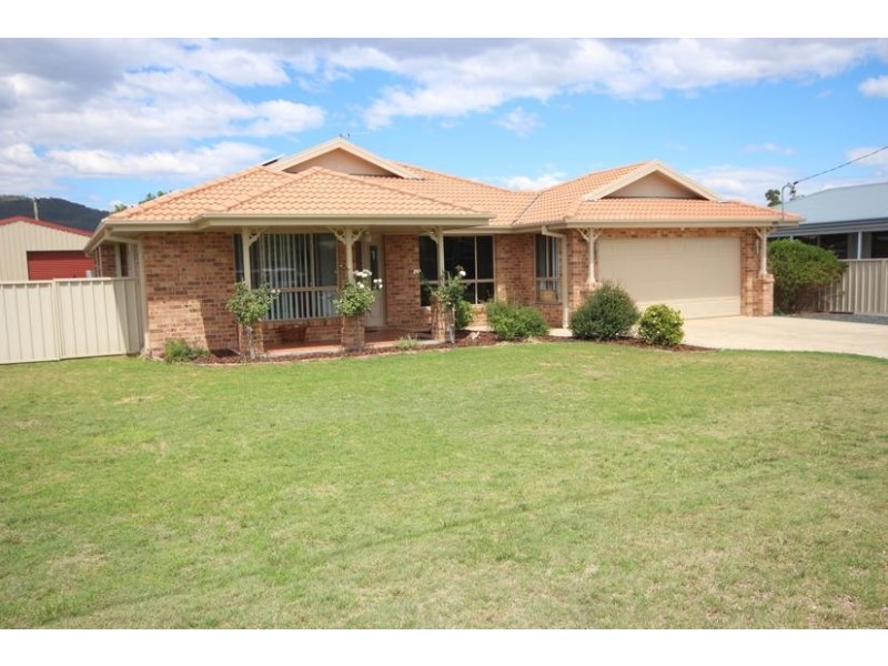2 Hill St, Scone NSW 2337