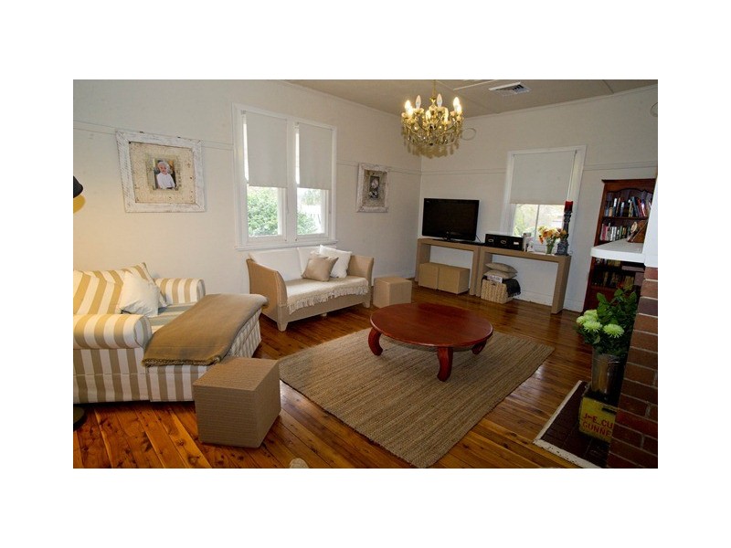 90 Main St, Scone NSW 2337