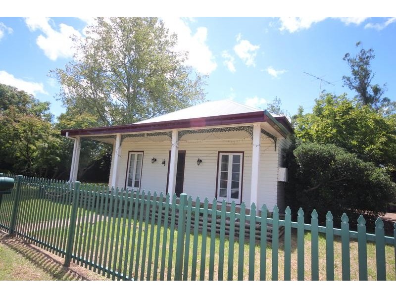 10 Liverpool Street, Scone NSW 2337