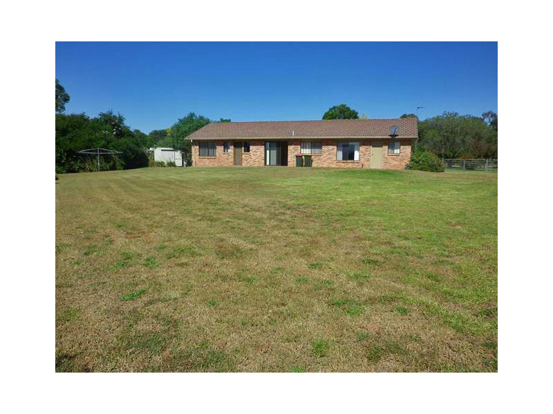 19 Davies Street, Scone NSW 2337