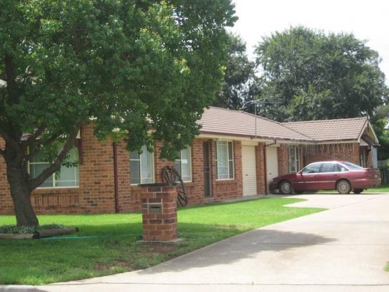 2/18 Gray Street, Scone NSW 2337