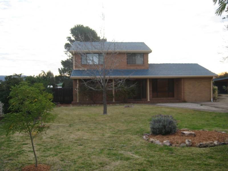 3 Parbury PLACE, Scone NSW 2337