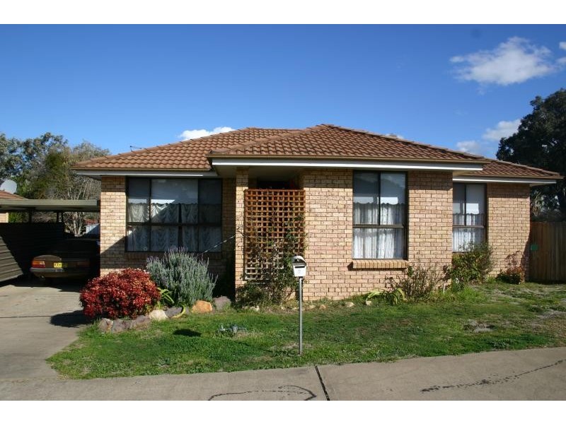 2 Renshaw CLOSE, Scone NSW 2337