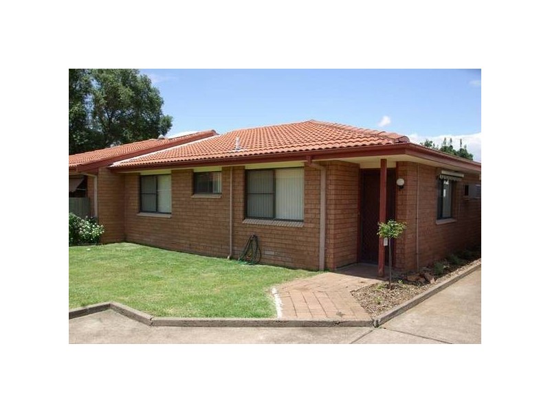 2/82 Park Street, Scone NSW 2337