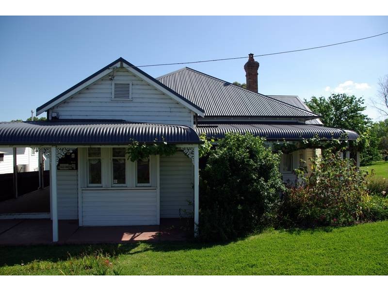 237 Kelly Street, Scone NSW 2337