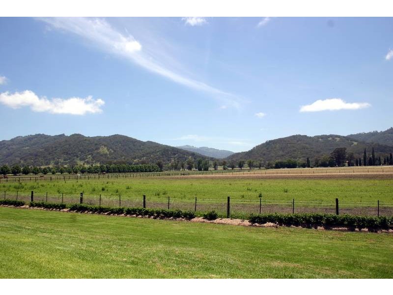 8 New England Highway, Blandford NSW 2338