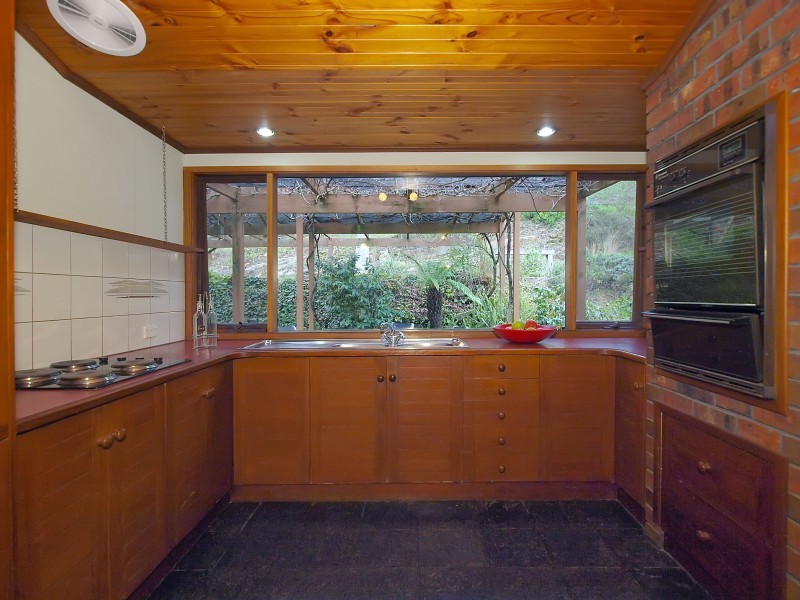 1 Hill View Road, Bridgewater SA 5155