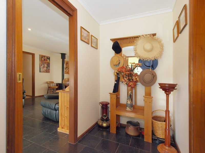 7 Fox Hill Road, Mount George SA 5155