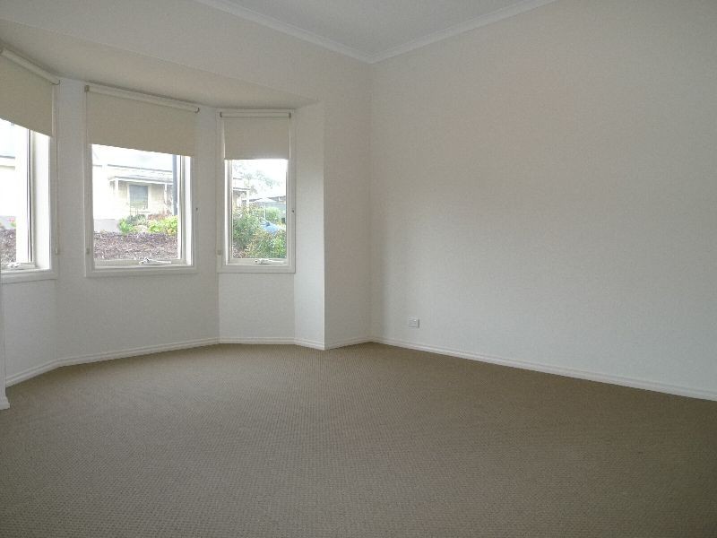 8 Pollard Street, Mount Barker SA 5251