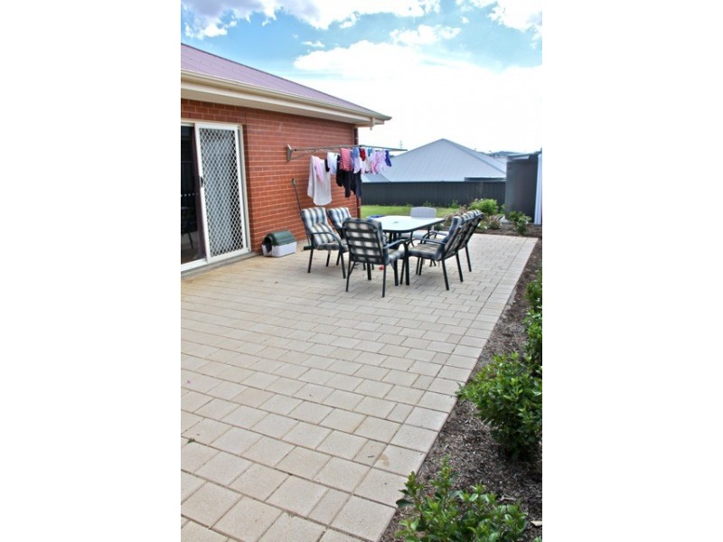 8 Pollard Street, Mount Barker SA 5251