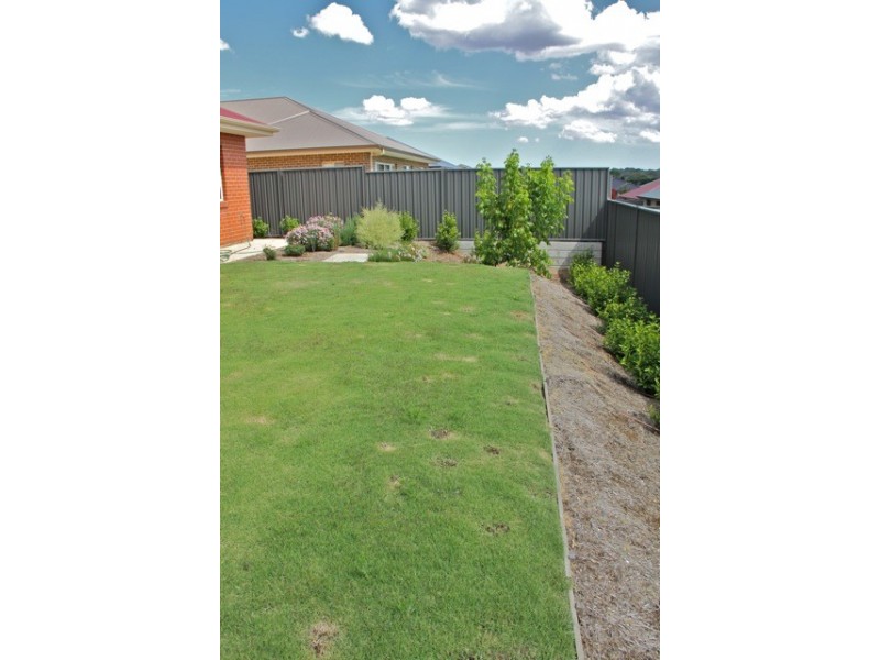 8 Pollard Street, Mount Barker SA 5251