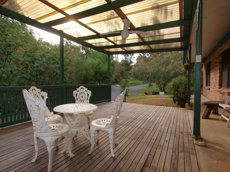 11 Avoca Avenue, Bridgewater SA 5155