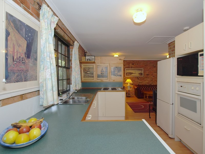 11 Avoca Avenue, Bridgewater SA 5155