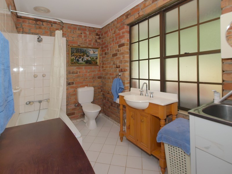 11 Avoca Avenue, Bridgewater SA 5155