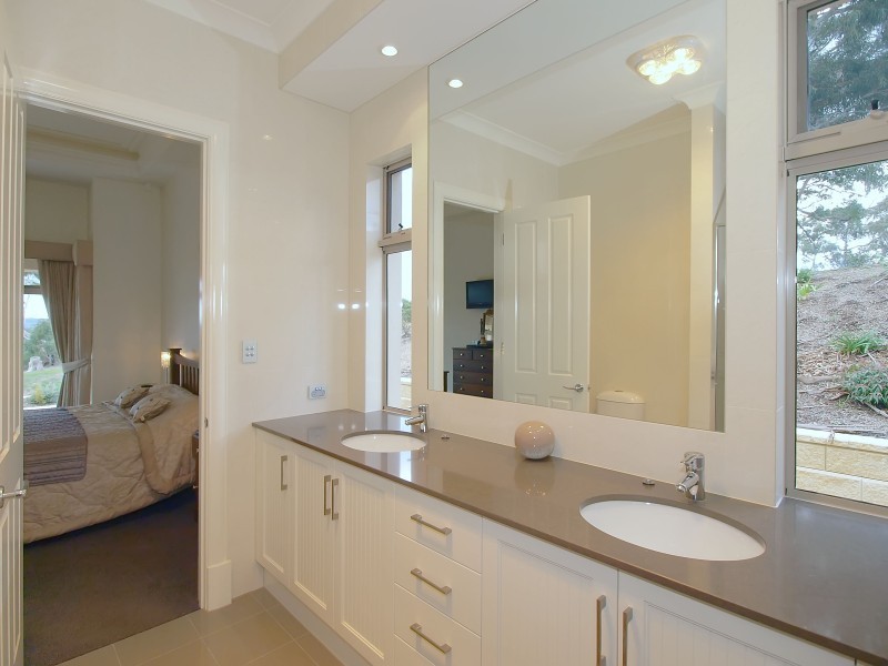 2 Tremayne Drive, Mount Barker SA 5251