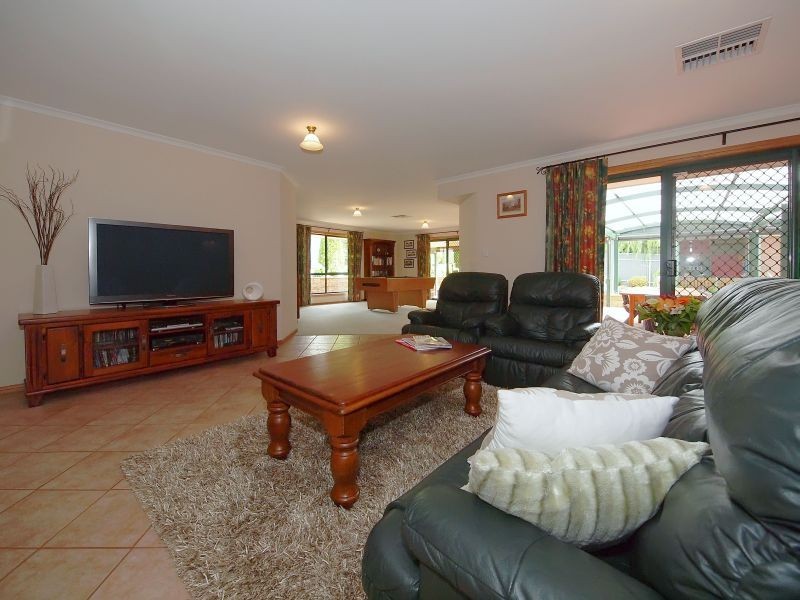 16 Jacaranda Drive, Woodside SA 5244