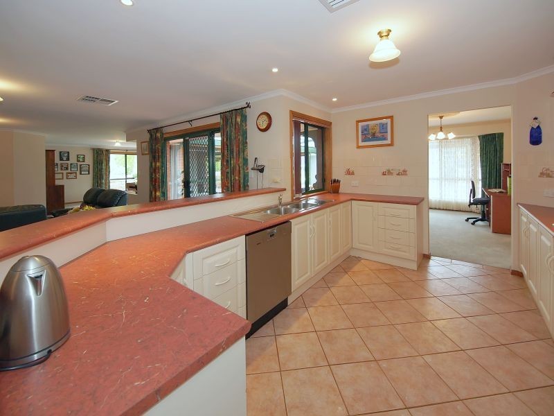 16 Jacaranda Drive, Woodside SA 5244