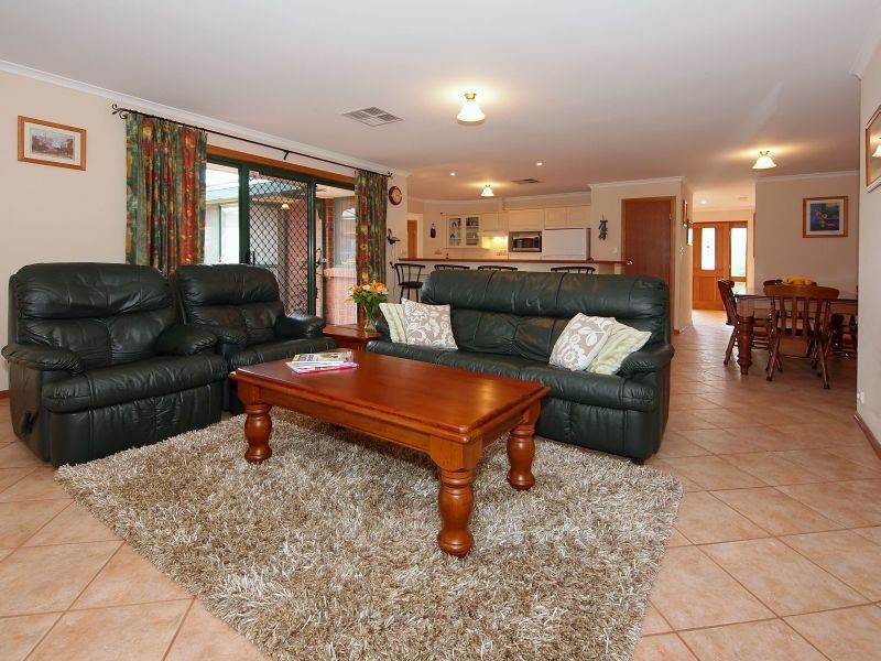 16 Jacaranda Drive, Woodside SA 5244