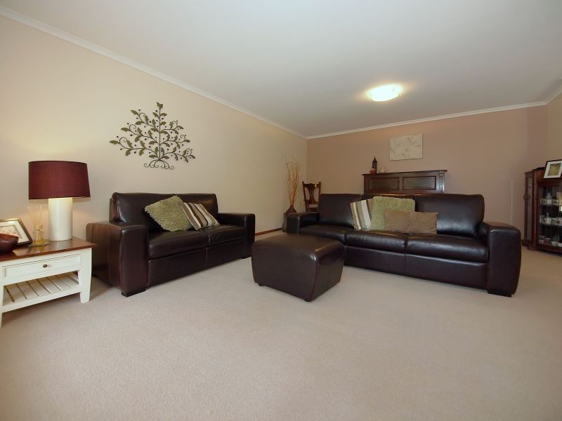 17 Oak Drive, Oakbank SA 5243