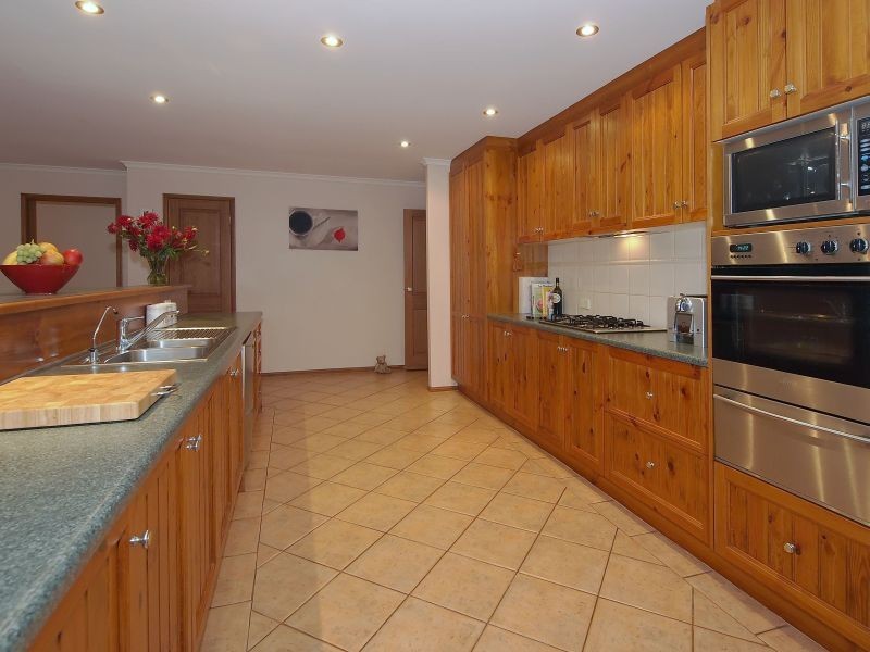 17 Oak Drive, Oakbank SA 5243