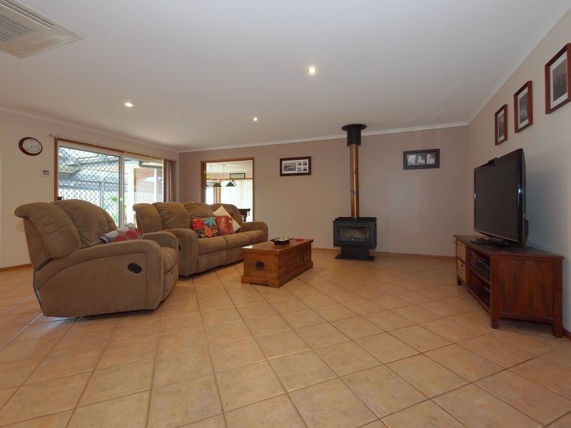 17 Oak Drive, Oakbank SA 5243