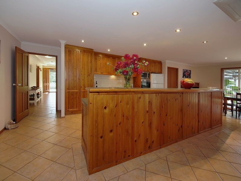 17 Oak Drive, Oakbank SA 5243