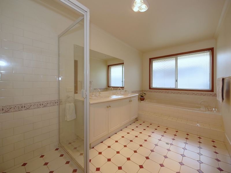 17 Oak Drive, Oakbank SA 5243