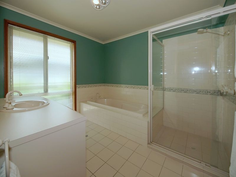 17 Oak Drive, Oakbank SA 5243