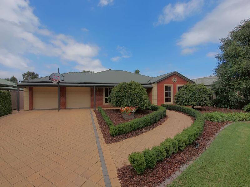 17 Oak Drive, Oakbank SA 5243