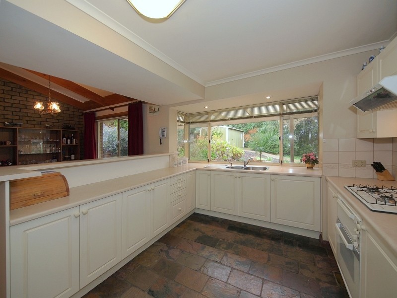 76 Grevillea Way, Woodside SA 5244