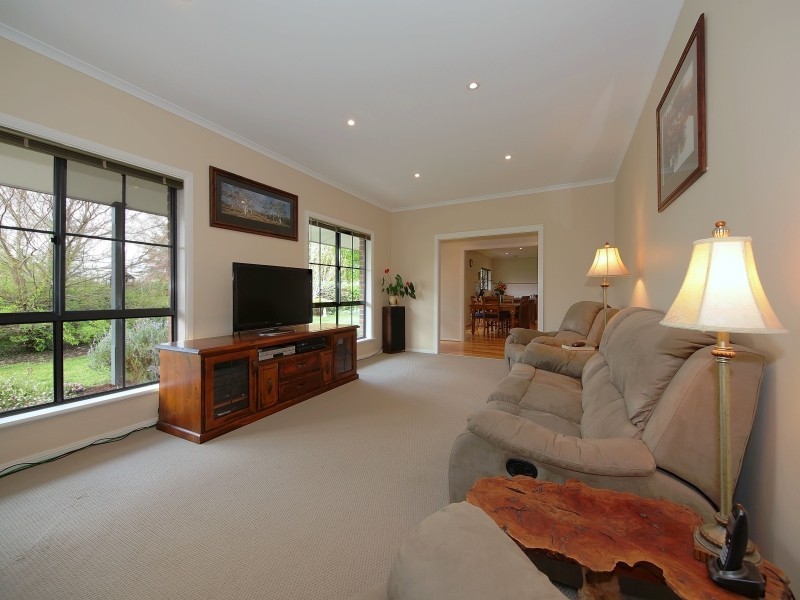 13 Oakwood Road, Oakbank SA 5243