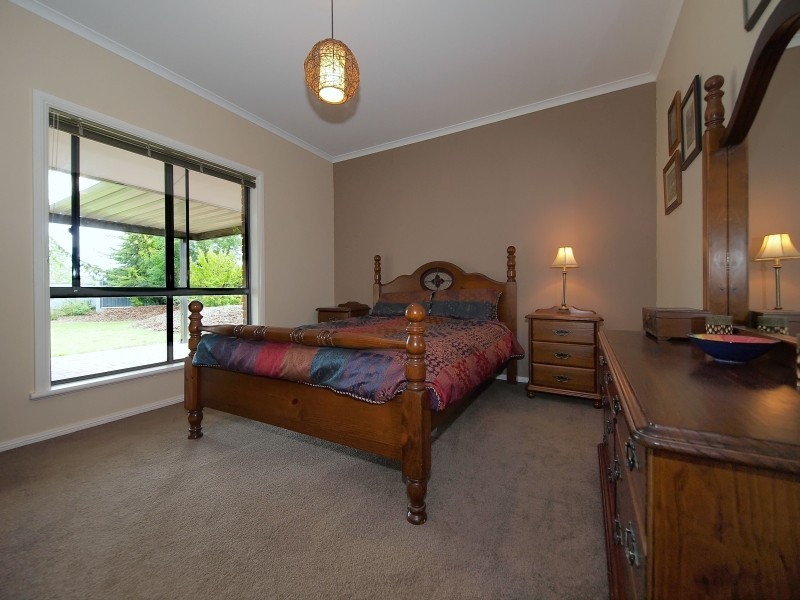 13 Oakwood Road, Oakbank SA 5243