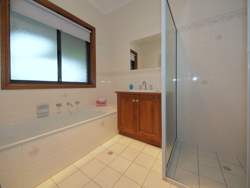 13 Oakwood Road, Oakbank SA 5243