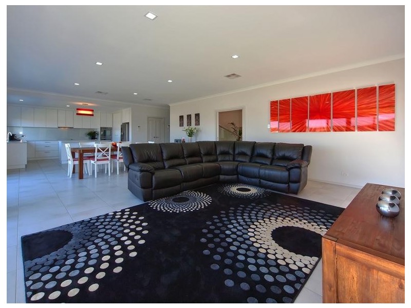 10 Barzona Street, Mount Barker SA 5251