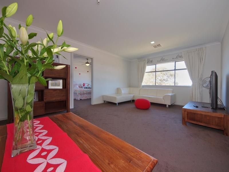 10 Barzona Street, Mount Barker SA 5251