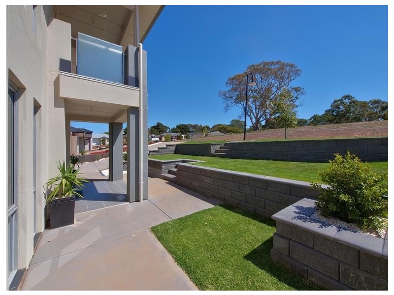 10 Barzona Street, Mount Barker SA 5251