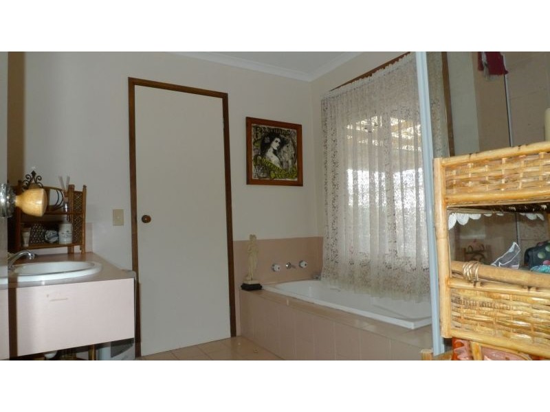 65 Grevillea Way, Woodside SA 5244