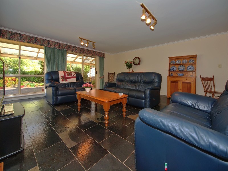 7 Elm Drive, Oakbank SA 5243