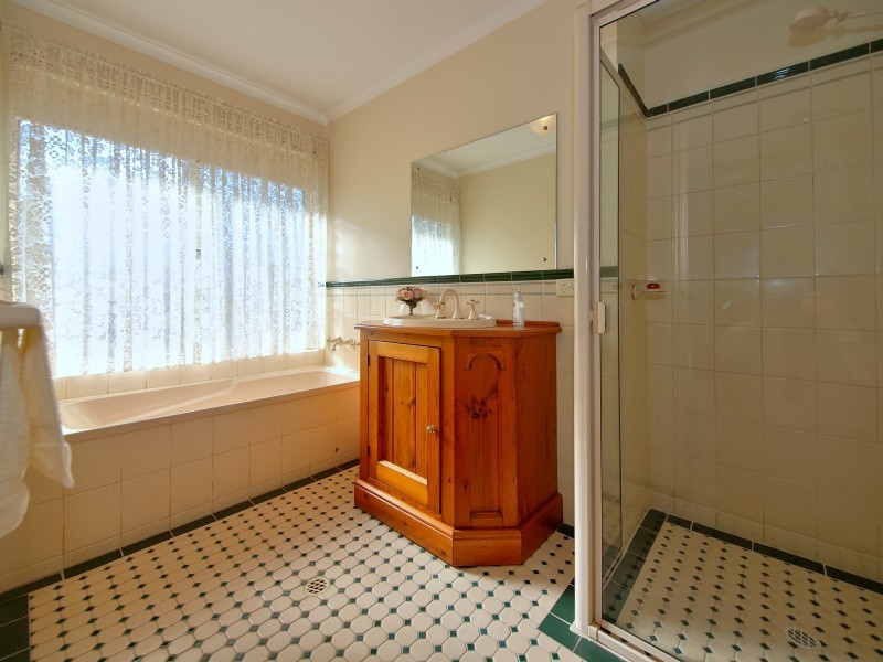 7 Elm Drive, Oakbank SA 5243