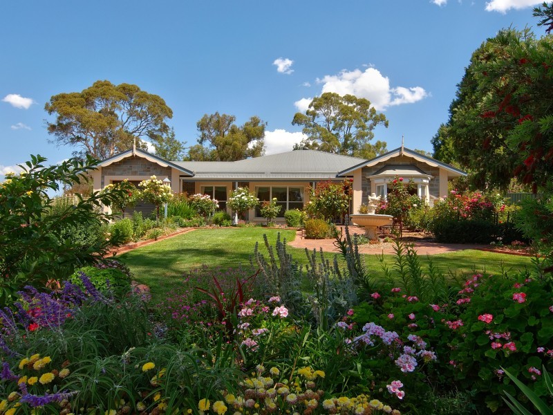 10 Jacaranda Drive, Woodside SA 5244